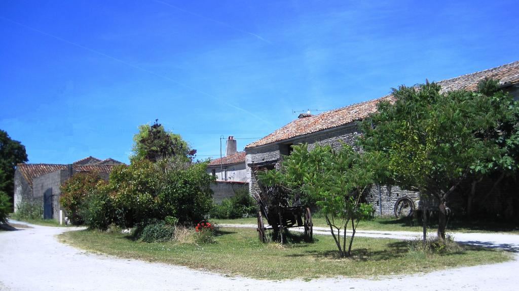 Le Noisetier At Les Hiboux Gites Chef-Boutonne Ruang foto