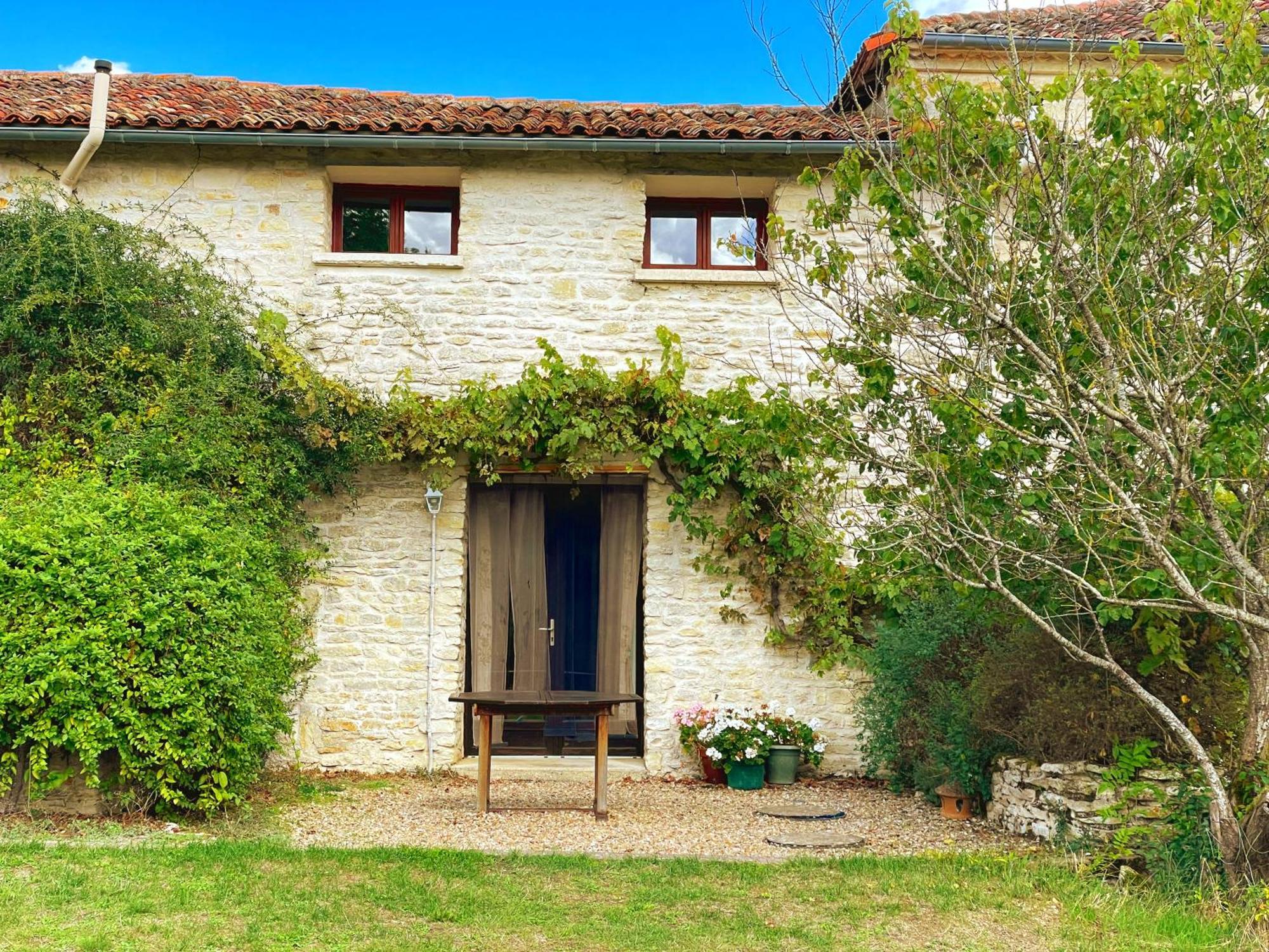 Le Noisetier At Les Hiboux Gites Chef-Boutonne Bagian luar foto